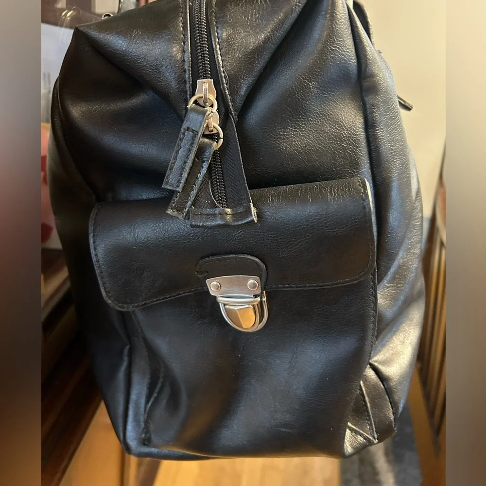 Faux Leather Weekender Travel Black Duffle Bag Excellent Clean Condition - Picture 16 of 16